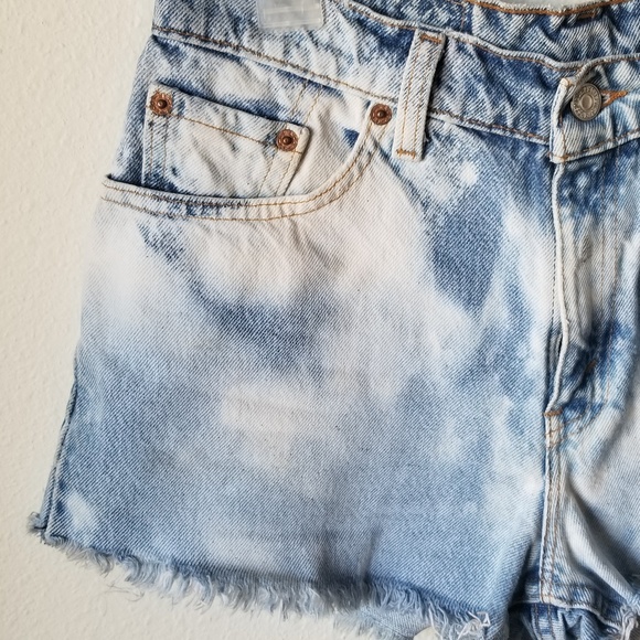 Levi's cut offs high waisted shorts - Picture 3 of 8